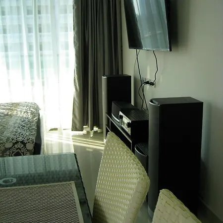 อพาร์ทเม้น Wong Amat Tower *
