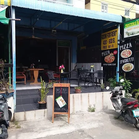 Crocodile Bar บ้านพัก *