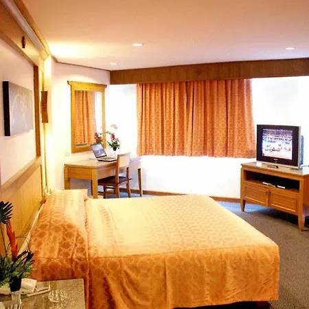 รายัล ทวินส์ พาเลซ โรงแรม 4*