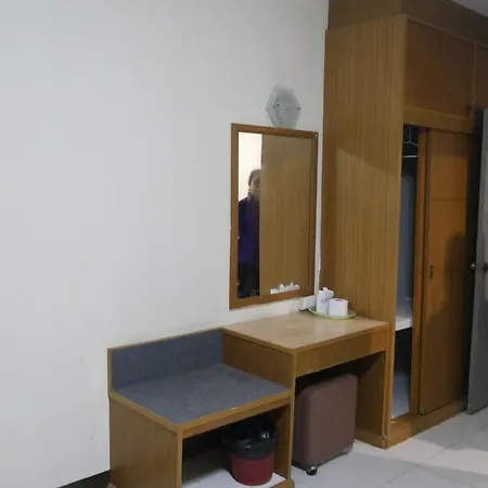 โรงแรม House Hotel Central Pattaya 4*