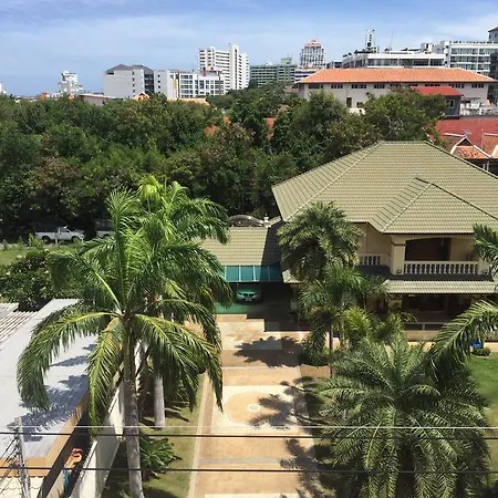 Victoria's Place And Restaurant โรงแรม Pattaya