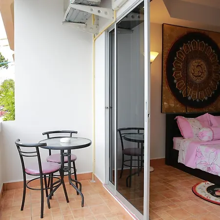 Victoria's Place And Restaurant โรงแรม 2*