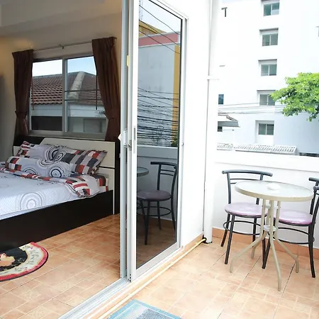 โรงแรม Victoria's Place And Restaurant 2*
