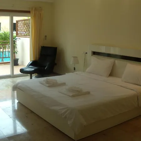อพาร์ตโฮเทล Emerald Palace 3*
