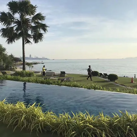 The Palm Front อพาร์ทเม้น