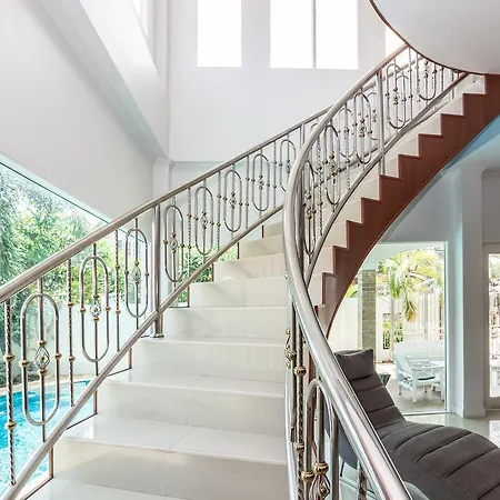 วิลล่า Tewaree - House Walking Street 4 Bedrooms Pattaya