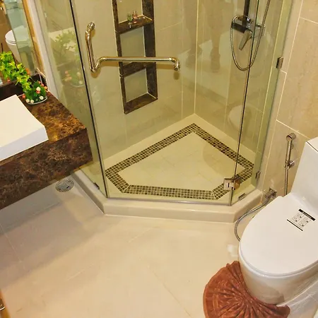 อพาร์ทเม้น The Peak Towers - Luxury High Floor Ocean View - 2 Pools & Gym *