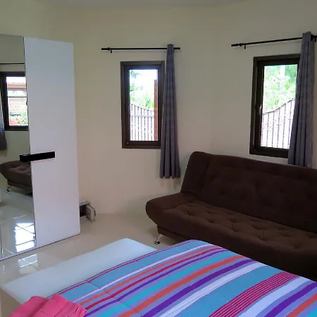 Garden - House Walking Street 4 Bedrooms Villa Pattaya
