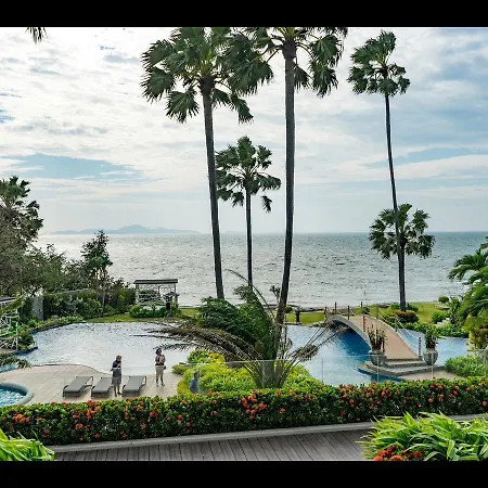 อพาร์ทเม้น The Palm Front Pattaya