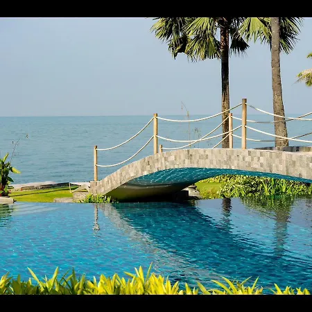 อพาร์ทเม้น The Palm Front *