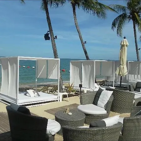 อพาร์ทเม้น The Palm Front *