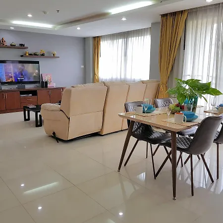 Nova Atrium By Holiday Pattaya