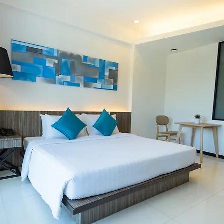 J โรงแรม 4*