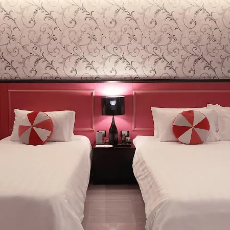 Tsix5 Phenomenal โรงแรม