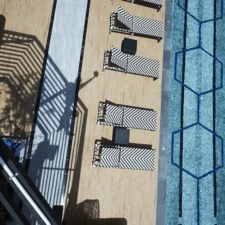 โรงแรม Chezzotel 4*