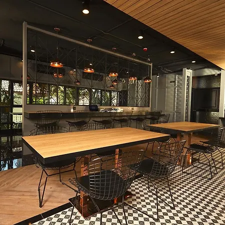 โรงแรม Chezzotel