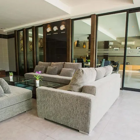 โรงแรม Place Serviced