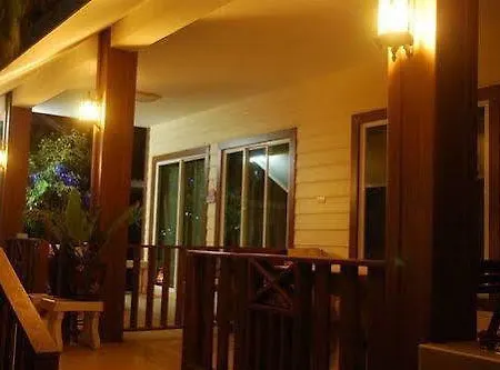 โรงแรม Baan Im Em