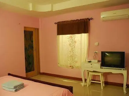 โรงแรม Baan Im Em 2*