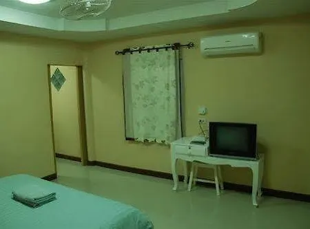 Baan Im Em โรงแรม 2*