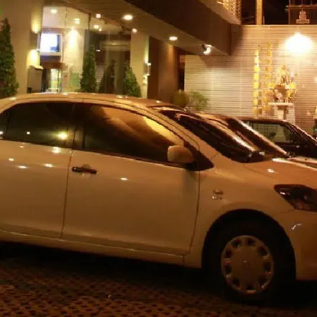 โรงแรม Leela One