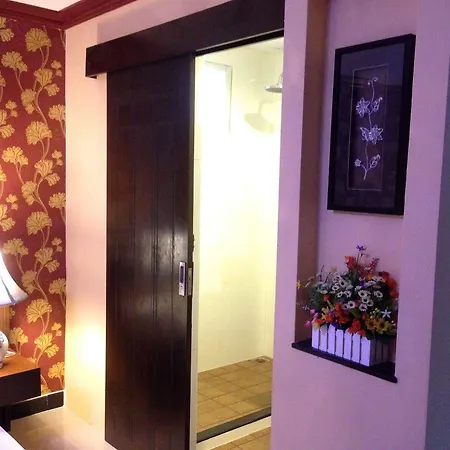 Hotel Katesiree 2*