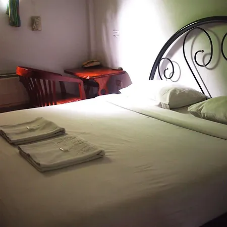 Little Hotel 2*