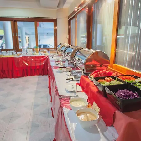 โรงแรมอีสท์ตินี่ โรงแรม 3*
