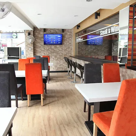 Arya Hotel 3*