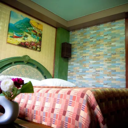 โรงแรม Wandee House 2*