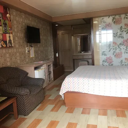 โรงแรม Wandee House 2*