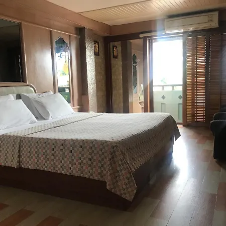โรงแรม Wandee House 2*