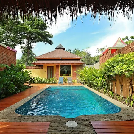 รีสอร์ท Chic+ Chill @eravana Pattaya