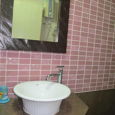 โรงแรม Wandee House 2*