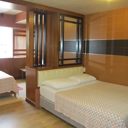 โรงแรม Wandee House