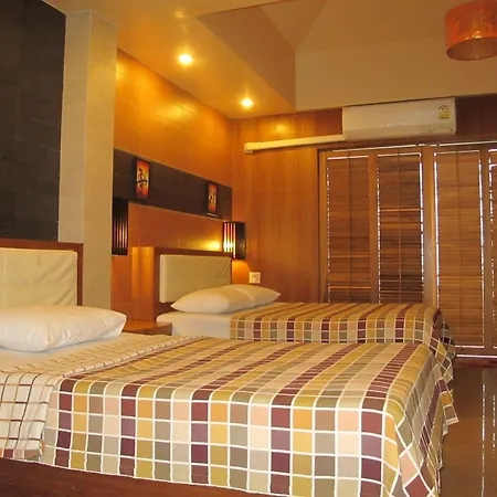 โรงแรม Wandee House 2*