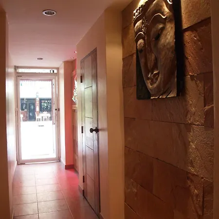 Oyo 963 Sunshine Hotel 2*