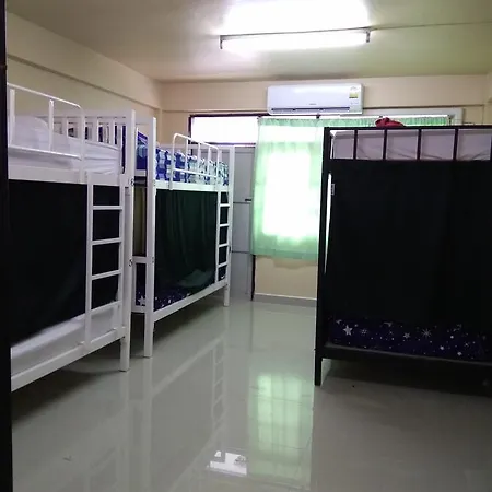 Hostel Backpackers (adults Only) *