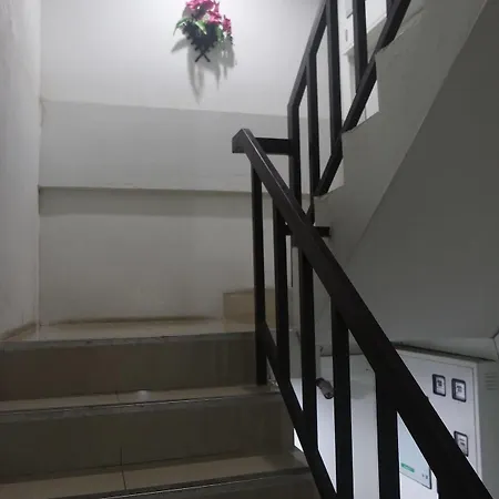 โรงแรม Oyo 75414 Kjs Pattaya Pattaya