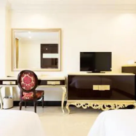โรงแรม Crystal