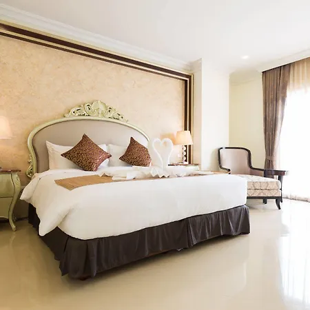 โรงแรม Crystal