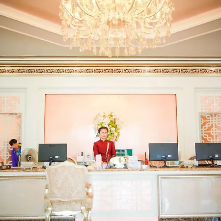 โรงแรม Crystal 5*