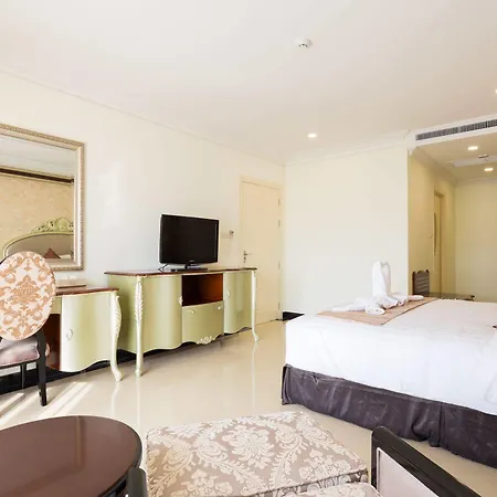 โรงแรม Crystal