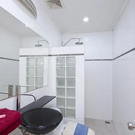 Argyle Apartment