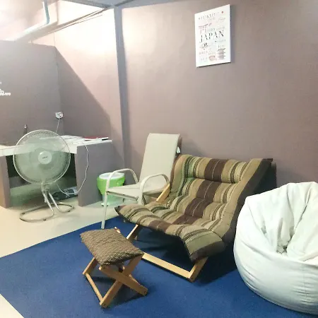Backpackers (adults Only) *