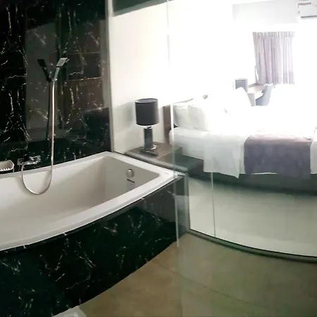 โรงแรม La Fontaine Walking Street Pattaya