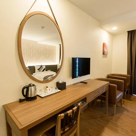 โรงแรม Crystal Luxury 4*