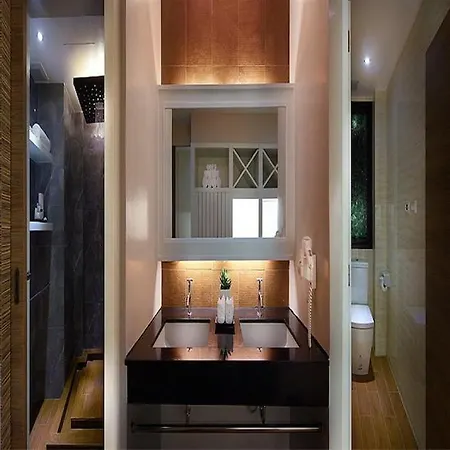 Golden Cliff House 3*