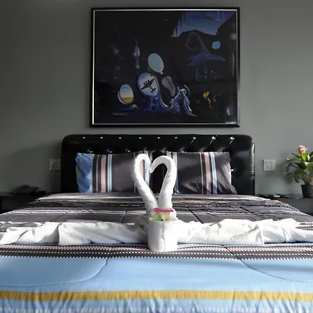 Koenig Mansion โรงแรม 4*