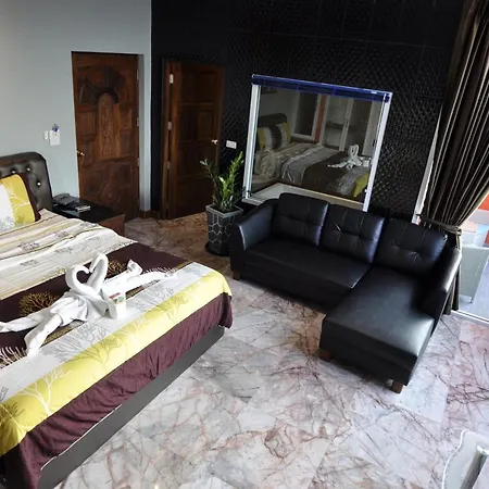 Koenig Mansion โรงแรม 4*